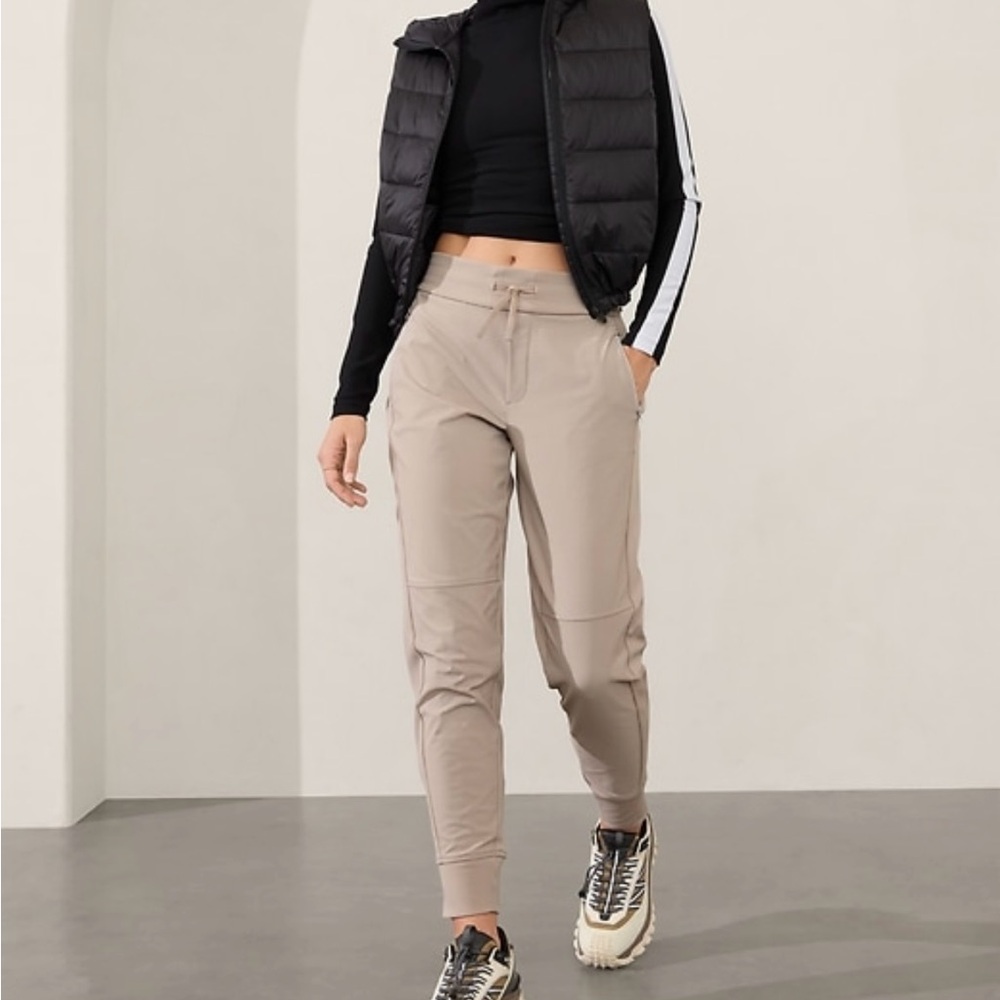 Athleta Headlands Hybrid Trek Midrise Jogger